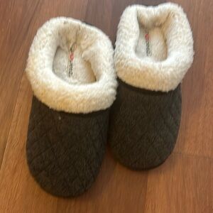 Slippers for child size 12/13